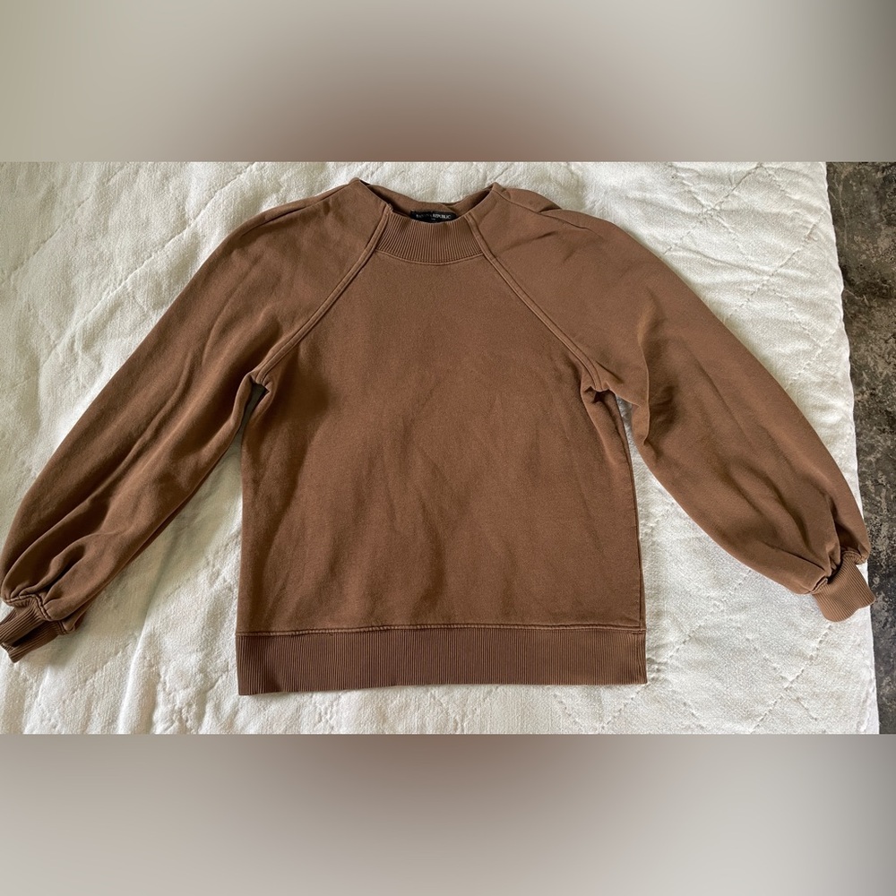Banana Republic Brown Long Sleeve Pullover Sweatshirt XS Neck & Sleeve Details